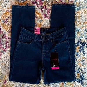 NWT Lee Classic Fit Straight Leg Stretch Jeans Size 6M